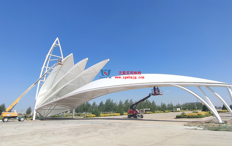 陜西定邊馬蓮灘沙漠公園鋼膜結(jié)構(gòu)工程“奮力快跑”，工程“進度條”刷新了!